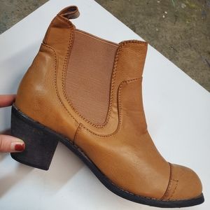 Womens size 8 Tan leather booties